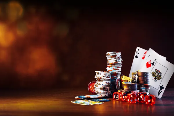 2G778 — A high-class gaming experience without limits A woman in a luxurious green gown next to an ornate roulette wheel, capturing the upscale casino mood of 2G778.